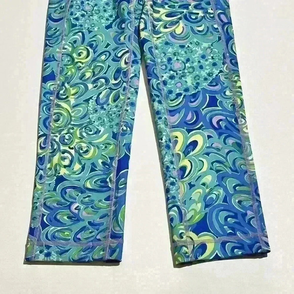 Lilly Pulitzer Luxletic Weekender Lilly’s Lagoon Capris Leggings Pants XS - Picture 7 of 11